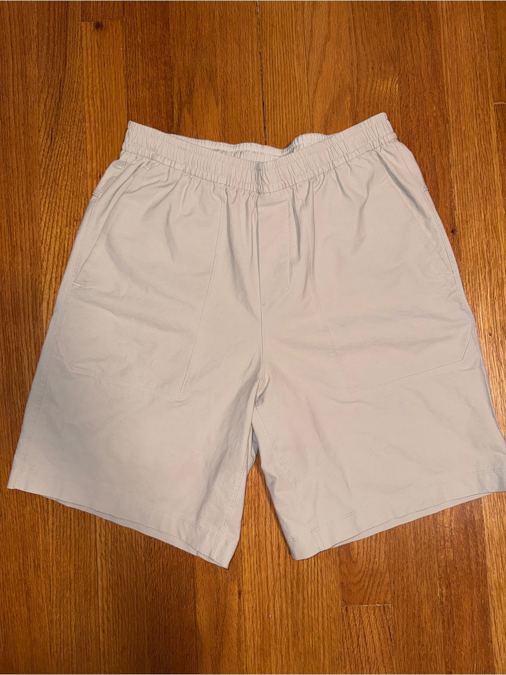 Lululemon Men’s Athletic Shorts Size S Beige Drawstring Pockets 8" Inseam